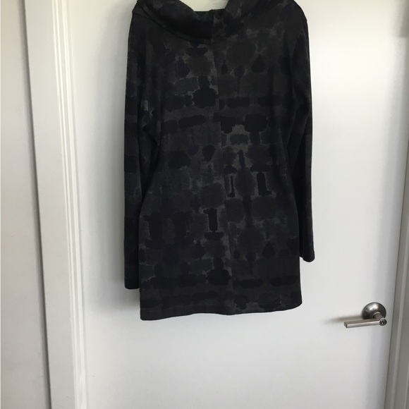 Nomadic Traders. Long Sleeve  Cowl Neck Sweatshirt Size Medium $35 - Picture 4 of 6